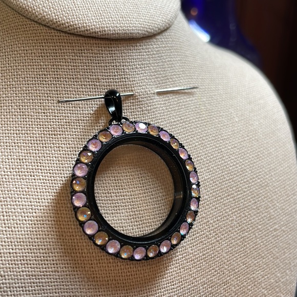 Origami Owl Large black twist locket with Swarovski crystals LK9158 - Picture 2 of 4